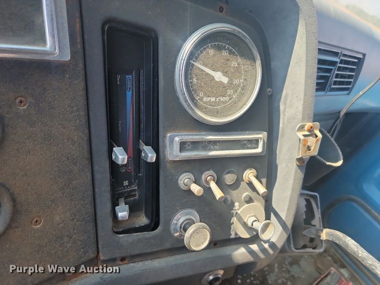 image for item KS9136 1990 Ford L8000  dump truck