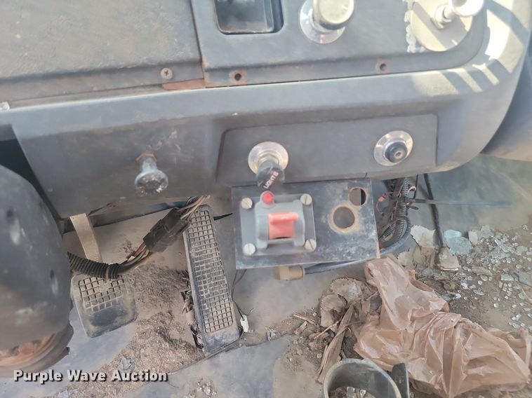 image for item KS9136 1990 Ford L8000  dump truck