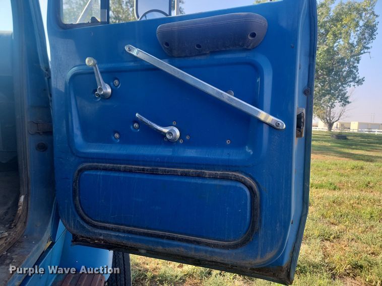 image for item KS9136 1990 Ford L8000  dump truck