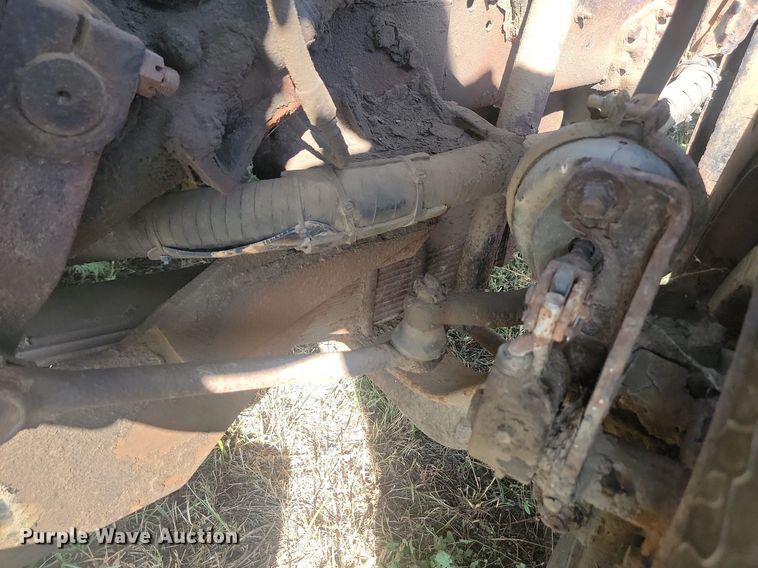 image for item KS9136 1990 Ford L8000  dump truck