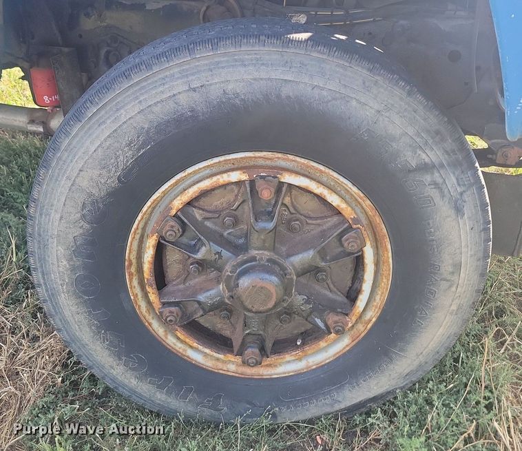 image for item KS9136 1990 Ford L8000  dump truck