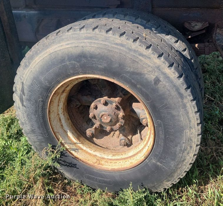 image for item KS9136 1990 Ford L8000  dump truck