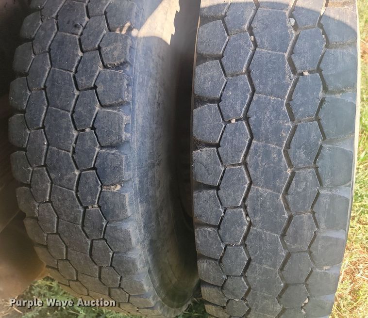 image for item KS9136 1990 Ford L8000  dump truck