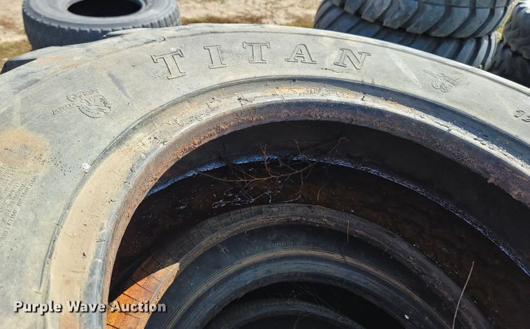 image for item KS9165 (6) 17.5-25 tires