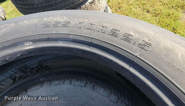 image for item KS9173 (22) tires