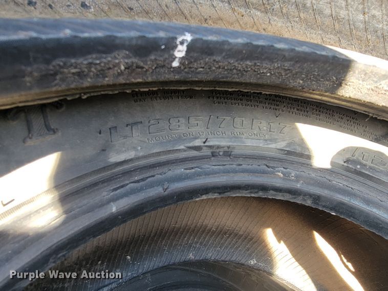 image for item KS9173 (22) tires