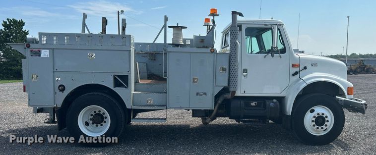 image for item KW9097 2001 International 4700  reel truck