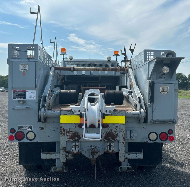 image for item KW9097 2001 International 4700  reel truck