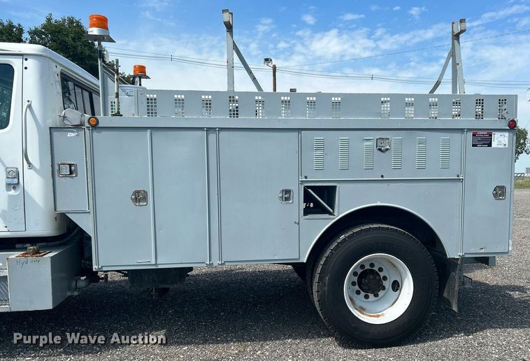 image for item KW9097 2001 International 4700  reel truck