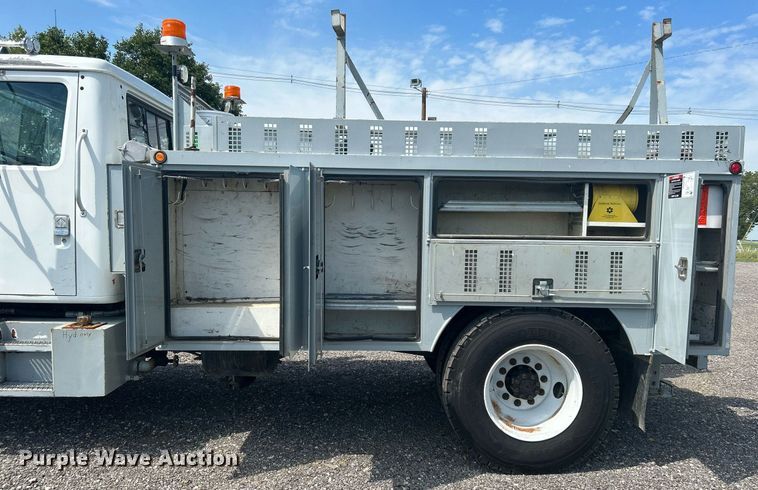 image for item KW9097 2001 International 4700  reel truck