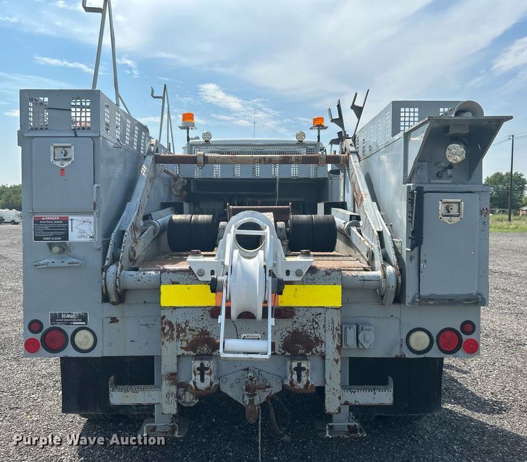 image for item KW9097 2001 International 4700  reel truck