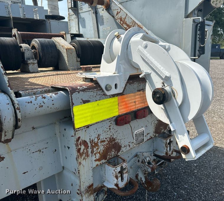 image for item KW9097 2001 International 4700  reel truck