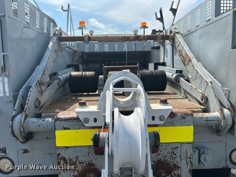 image for item KW9097 2001 International 4700  reel truck