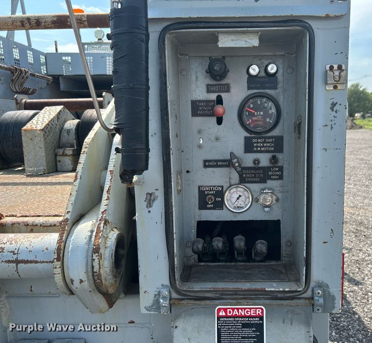 image for item KW9097 2001 International 4700  reel truck