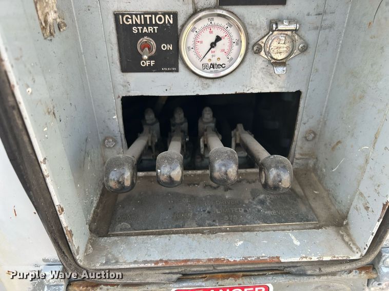 image for item KW9097 2001 International 4700  reel truck