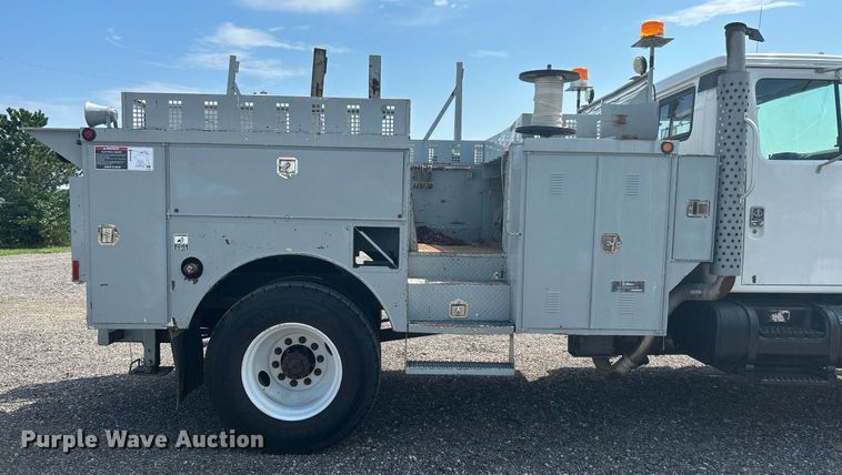 image for item KW9097 2001 International 4700  reel truck