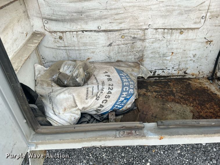 image for item KW9097 2001 International 4700  reel truck