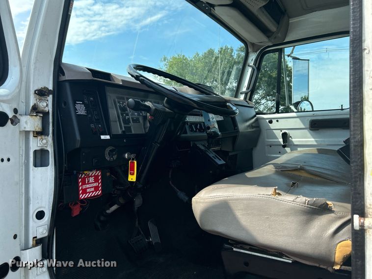 image for item KW9097 2001 International 4700  reel truck