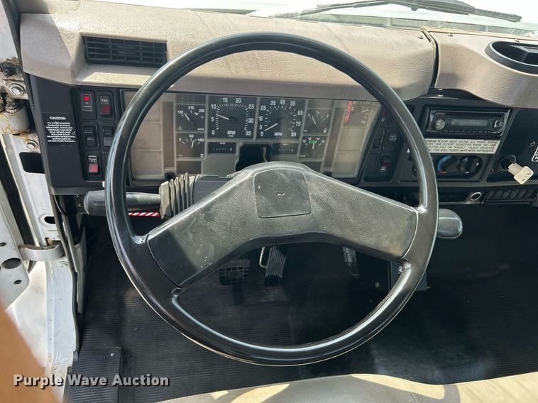 image for item KW9097 2001 International 4700  reel truck