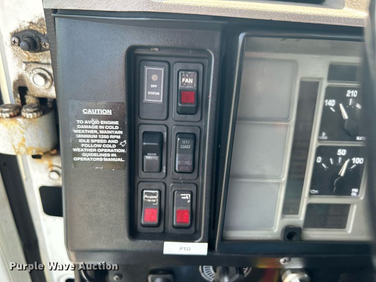 image for item KW9097 2001 International 4700  reel truck