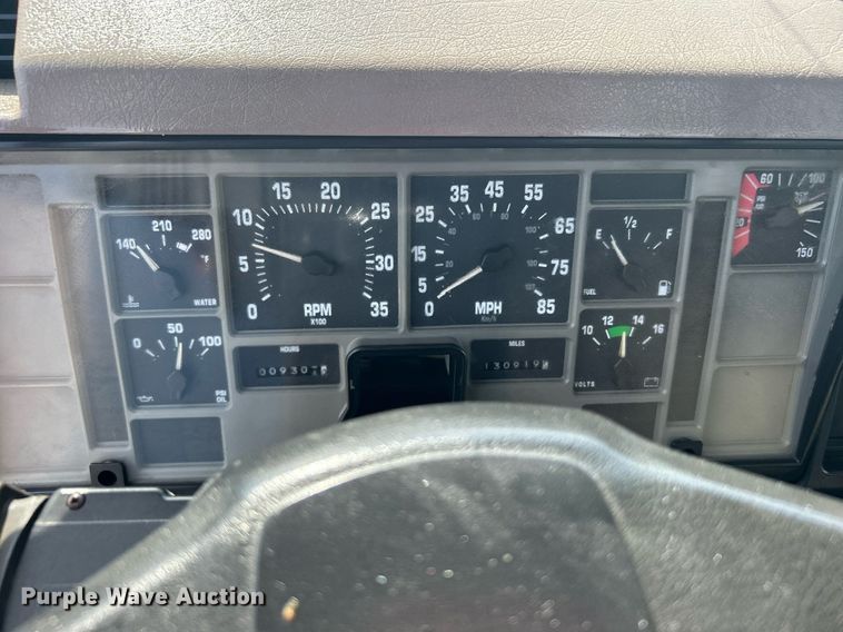 image for item KW9097 2001 International 4700  reel truck