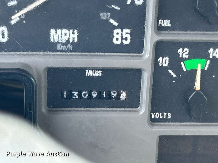 image for item KW9097 2001 International 4700  reel truck