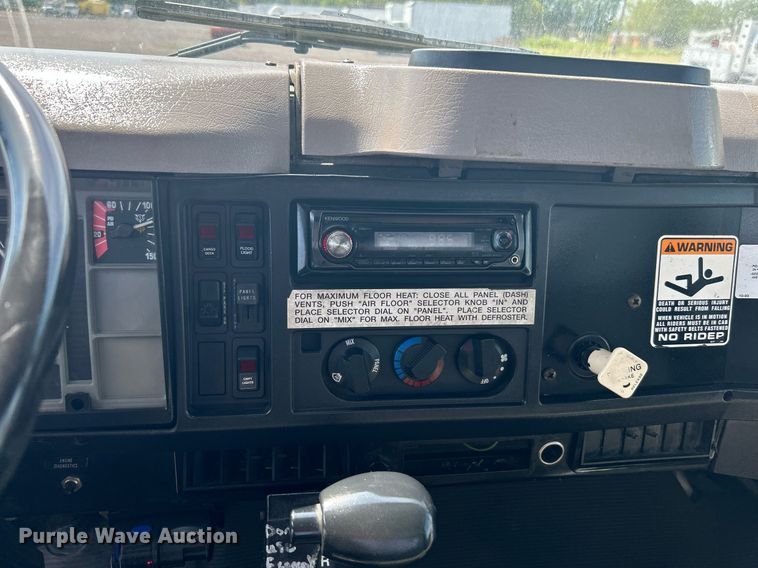 image for item KW9097 2001 International 4700  reel truck