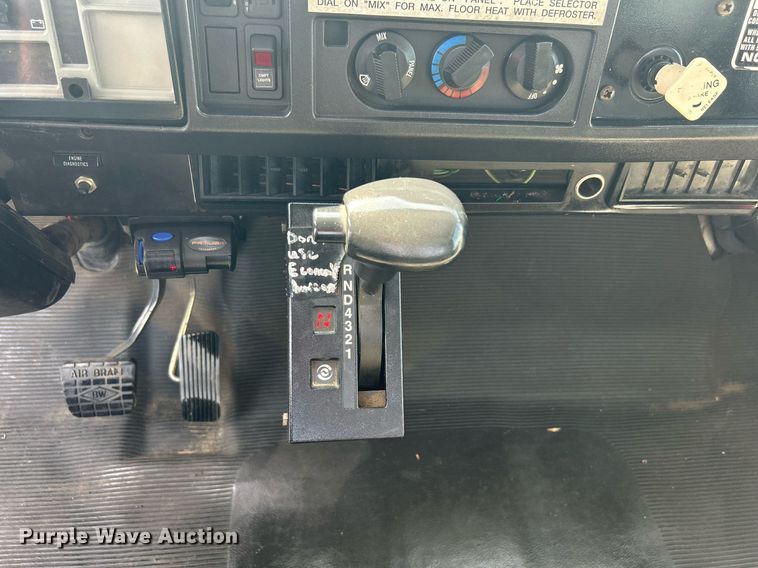 image for item KW9097 2001 International 4700  reel truck