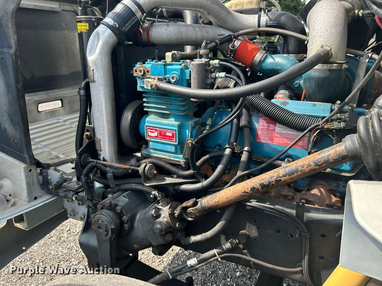 image for item KW9097 2001 International 4700  reel truck