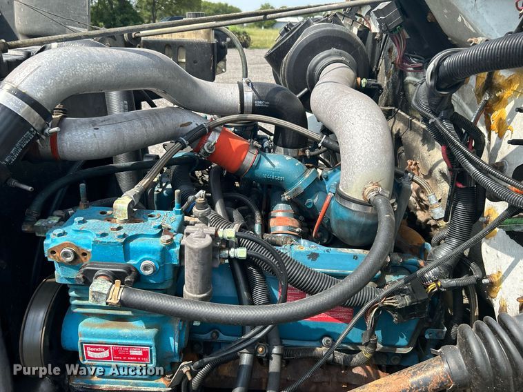 image for item KW9097 2001 International 4700  reel truck