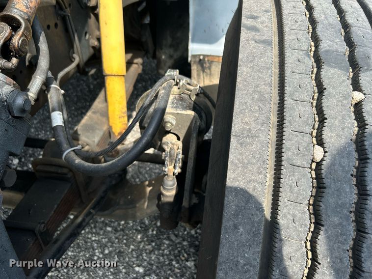 image for item KW9097 2001 International 4700  reel truck