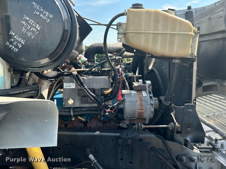 image for item KW9097 2001 International 4700  reel truck