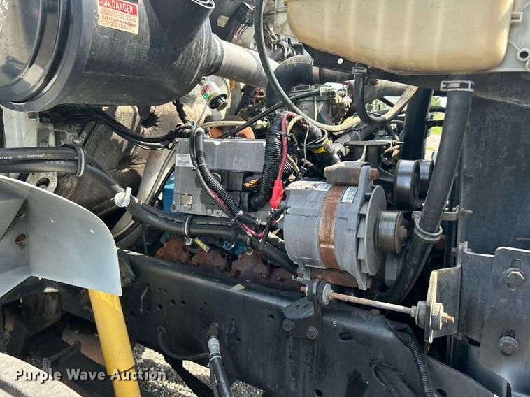 image for item KW9097 2001 International 4700  reel truck