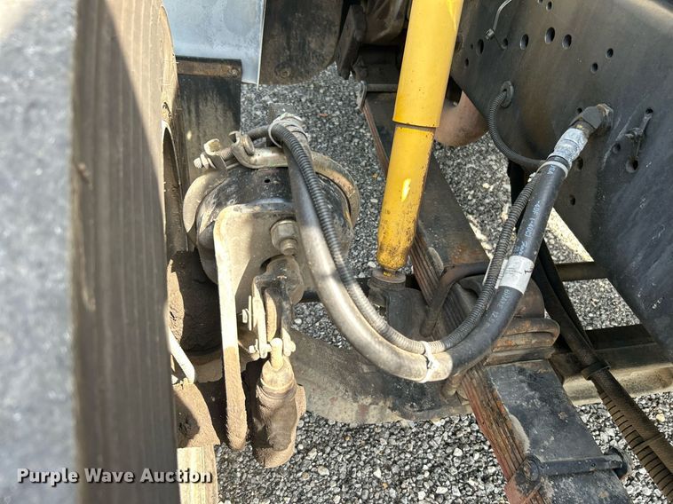 image for item KW9097 2001 International 4700  reel truck