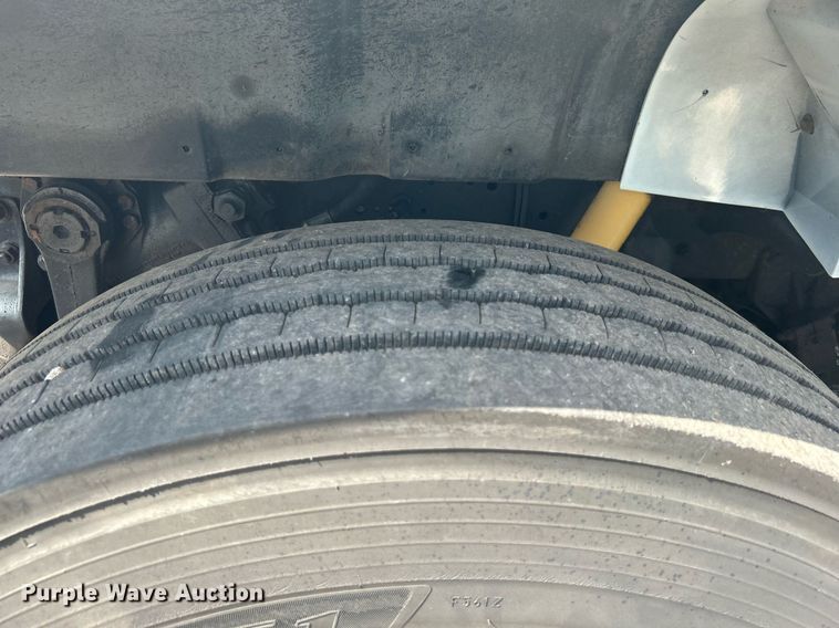 image for item KW9097 2001 International 4700  reel truck