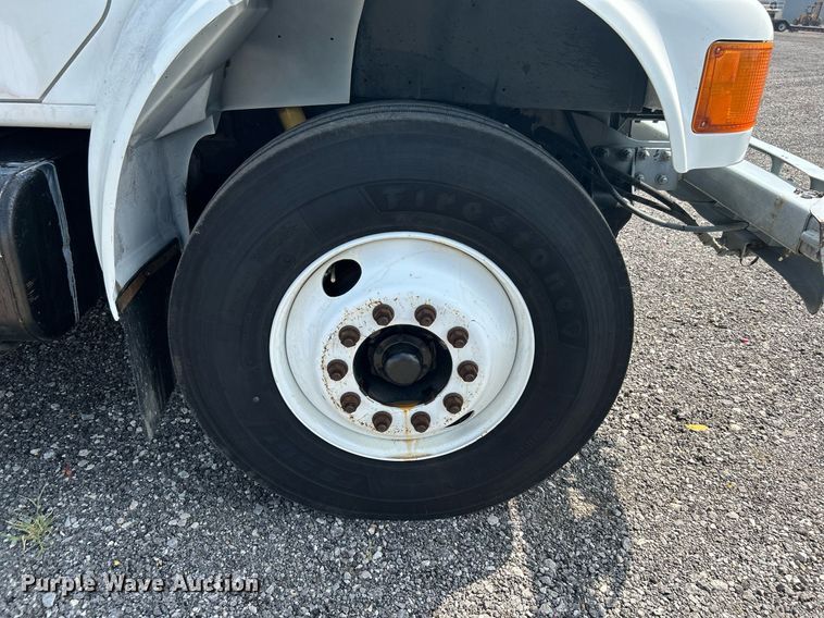 image for item KW9097 2001 International 4700  reel truck