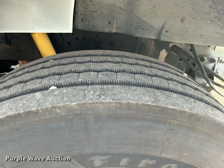 image for item KW9097 2001 International 4700  reel truck