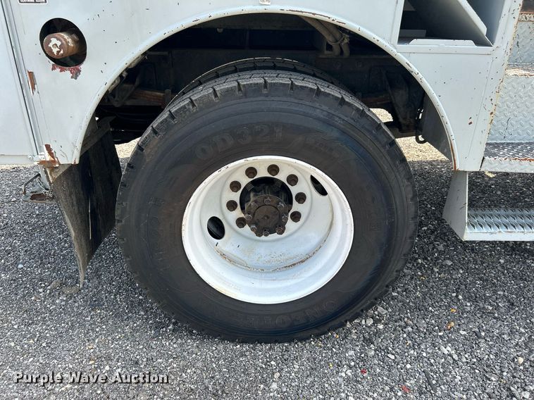 image for item KW9097 2001 International 4700  reel truck