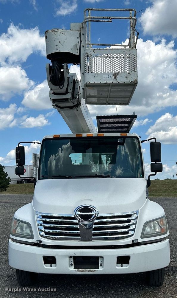 image for item KW9224 2010 Hino 238  bucket truck