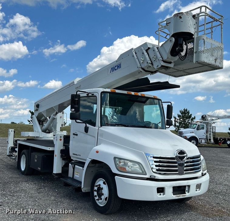 image for item KW9224 2010 Hino 238  bucket truck