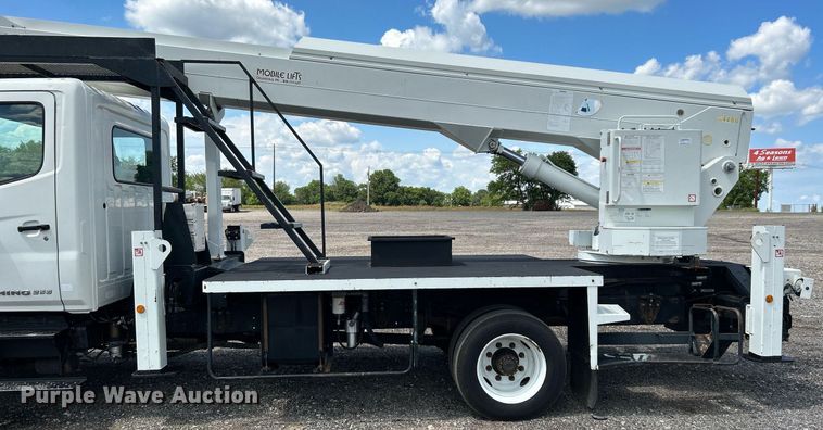 image for item KW9224 2010 Hino 238  bucket truck