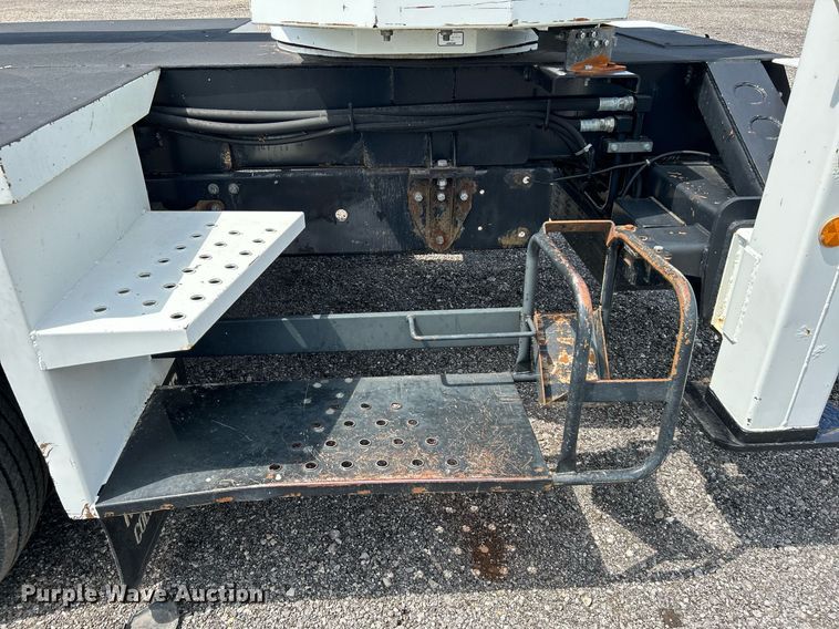 image for item KW9224 2010 Hino 238  bucket truck