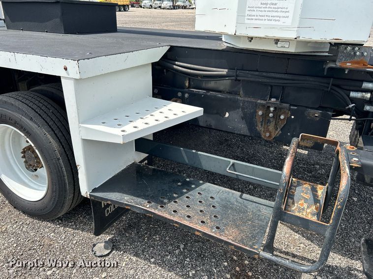 image for item KW9224 2010 Hino 238  bucket truck