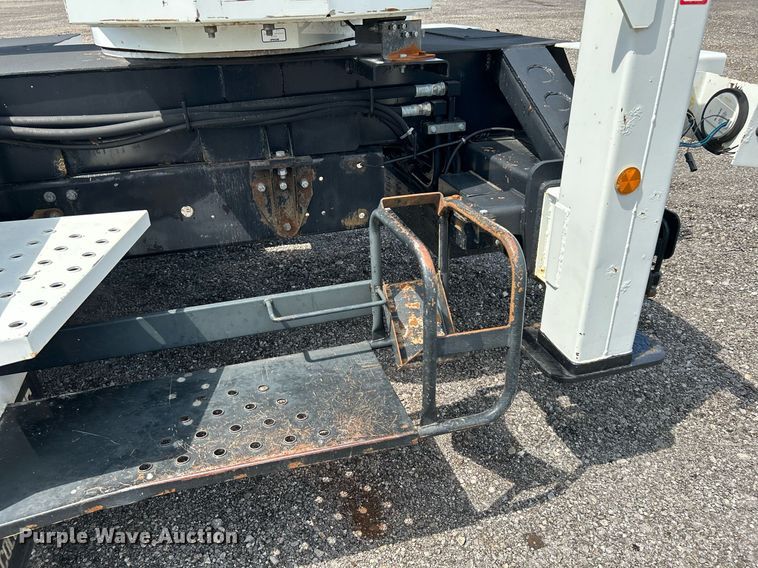 image for item KW9224 2010 Hino 238  bucket truck