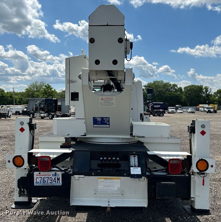 image for item KW9224 2010 Hino 238  bucket truck