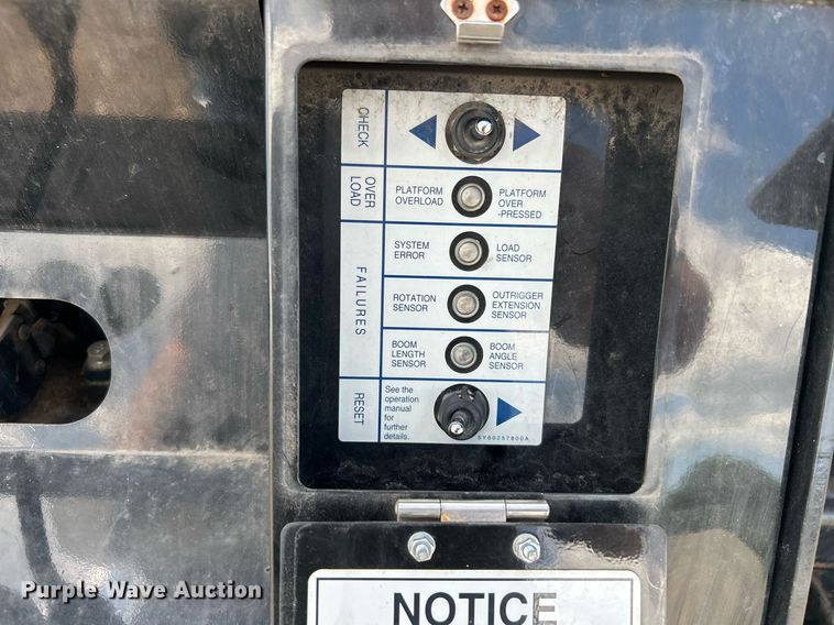 image for item KW9224 2010 Hino 238  bucket truck