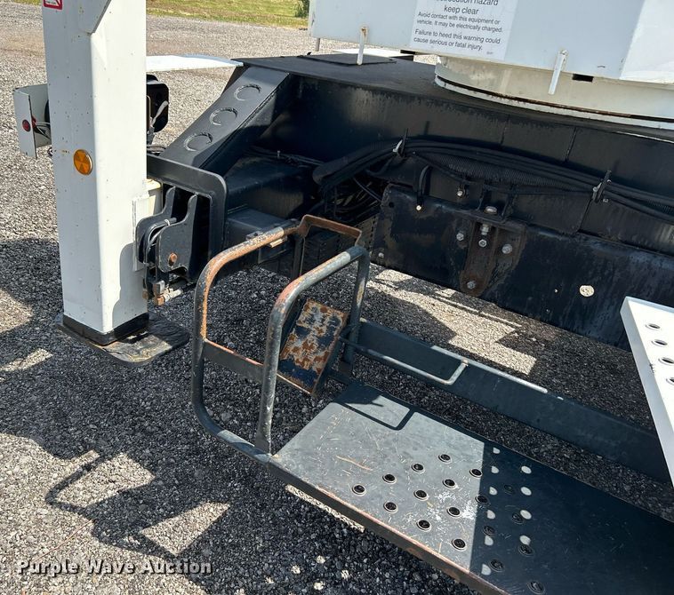 image for item KW9224 2010 Hino 238  bucket truck