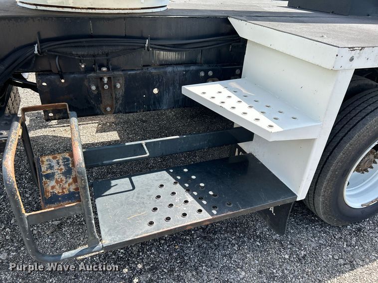 image for item KW9224 2010 Hino 238  bucket truck