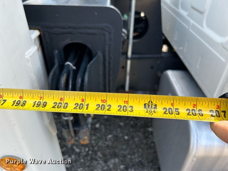 image for item KW9224 2010 Hino 238  bucket truck