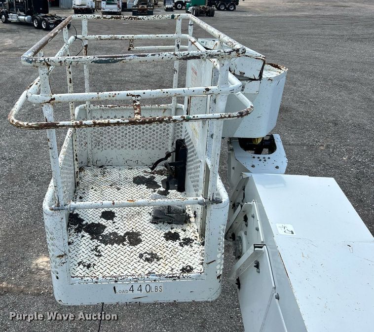 image for item KW9224 2010 Hino 238  bucket truck